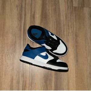 Toddler Nike sneakers